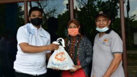 PWI Muara Enim
bagikan sembako kepada Dhuafa (Foto : Istimewa)