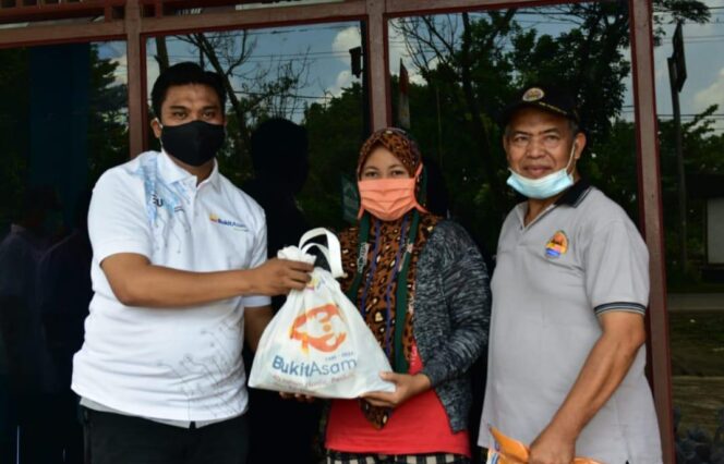 
					PWI Muara Enim 
 bagikan sembako kepada Dhuafa (Foto : Istimewa) 
