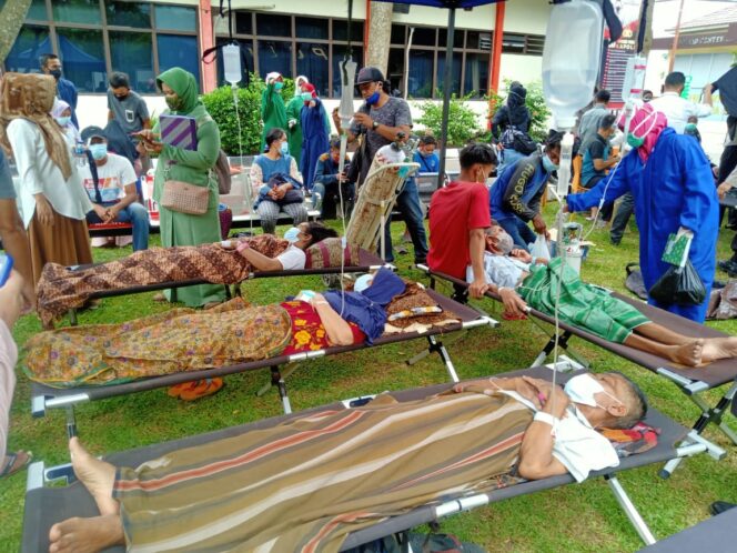 
					Suasana Pasien usai diungsikan dari Gedung RSUD (Foto : Istimewa) 