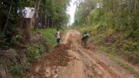 Suasana Jalan Rusak di Muara Enim (Foto : Andi) 