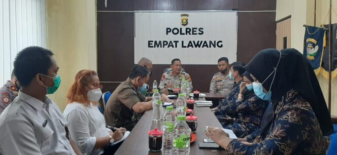 
					Kapolres Empat Lawang Gelar Rapat Koordinasi (Rakor) Terpadu Dalam Rangka Evaluasi Pelaksanaan Vaksinasi 