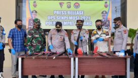 Kapolres Empat Lawang, AKBP, Wahyu Sik bersama Wakapolres, Kompol Indarmawan Gelar Jumpa Pers Hasil Operasi Senpi Musim 2021