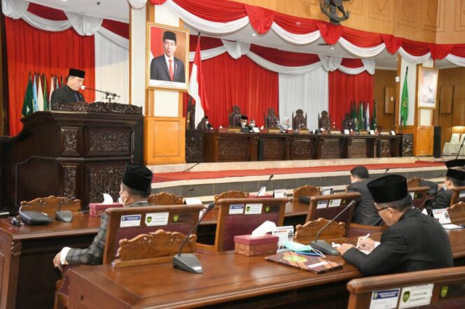 
Pansus DPRD Sumsel Terima LKPJ Gubernur 2020