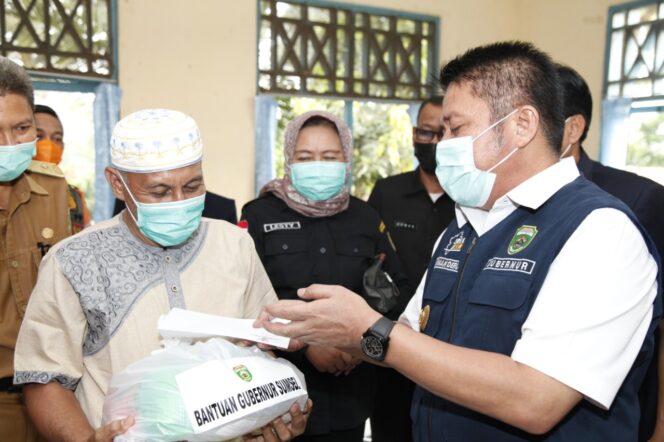 
Kunjungi Panti, Herman Deru Kabulkan Keinginan Nenek Nuraini