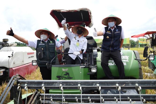 
Mentan Dukung Usulan Herman Deru Ekspor Beras Sumsel