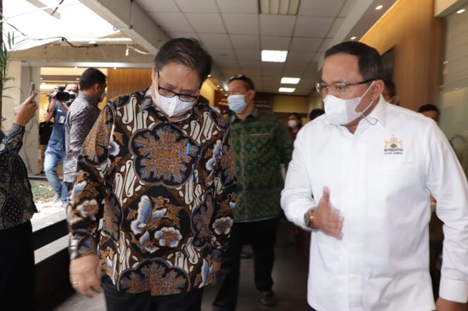 
					Airlangga Jadwalkan Dampingi Presiden Joko Widodo untuk Panen PSR di Muba