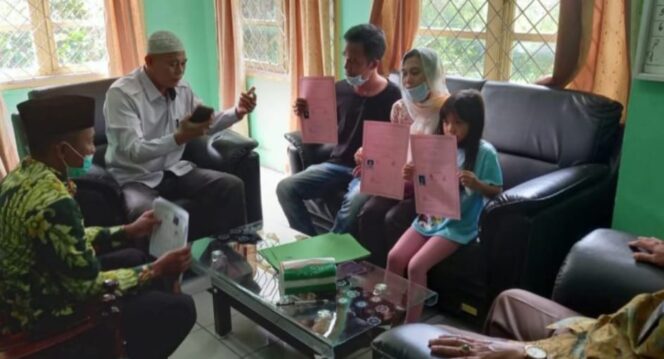 
					Tanpa Ada Paksaan, Satu Keluarga di Muara Enim Masuk Islam