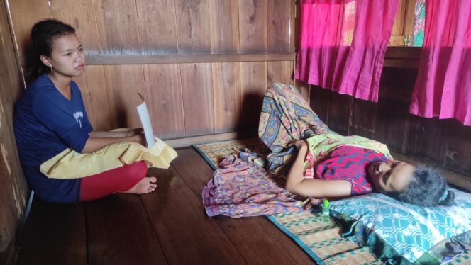 
					Elmi hanya bisa terbaring lemas dikasur rumahnya (Foto: Ist) 