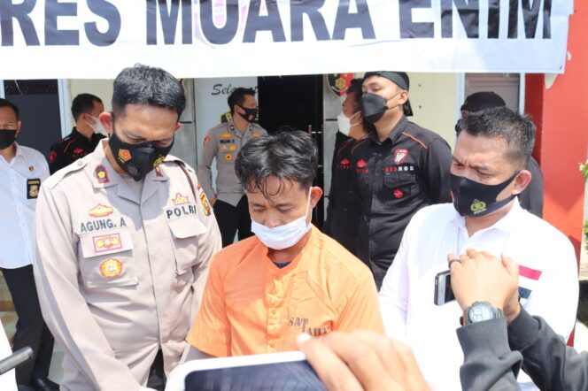
					Polres Muara Enim Lakukan Press Rilis Pelaku Pungli Truk (Foto :Istimewa) 