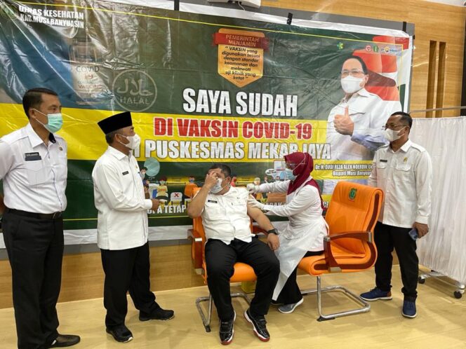 
					Terus Bergulir, Sekda Apriyadi Pantau Penyuntikan Vaksin