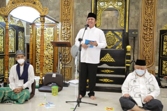 
					Herman Deru dan UAS Tanda Tangani Prasasti Peresmian   Renovasi Masjid Al Falah