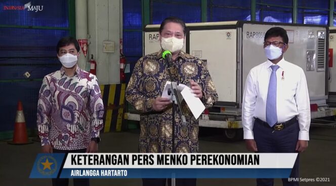
Stok Vaksin Kembali Bertambah, Airlangga: Sukseskan Vaksinasi dan Patuhi Protokol Kesehatan