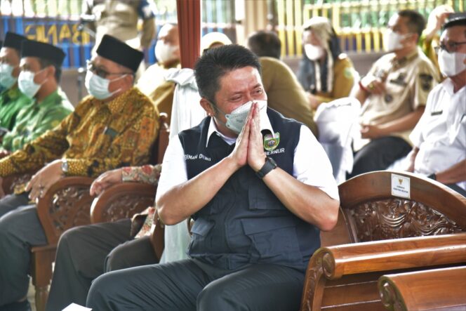 
Herman Deru Bantu Satu Unit  Kendaraan Operasional pada Milad Aisyiyah ke-104 