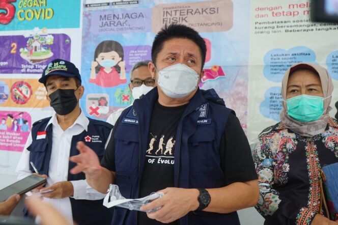 
					Salat Ied Dirumah, Herman Deru Ucapkan Terimaksih Pada Warga