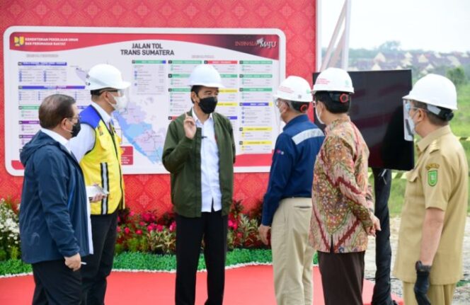 
					Jokowi Tinjau Pembangunan Jalan Tol Pekanbaru – Bangkinang
