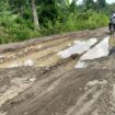 Kondisi jalan kabupaten di Dusun Lawang Agung Desa Tanjung Kupang Baru Kecamatan Tebing Tinggi Empat Lawang hingga ke perbatasan Kabupaten Lahat, (Bento)