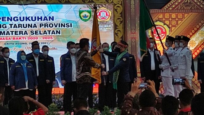 
					Gubernur Sumsel Herman Deru Kukuhkan Kepengurusan Karang Taruna Sumsel Periode 2020-2025 (Dok. Istimewa) 