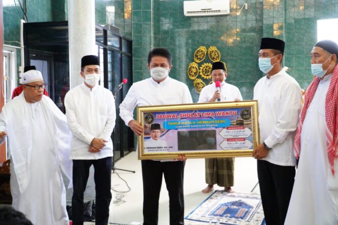 
Herman Deru Puji Jemaah Masjid Al-Ittihad Tetap Semangat Ibadah Dengan Prokes Ketat