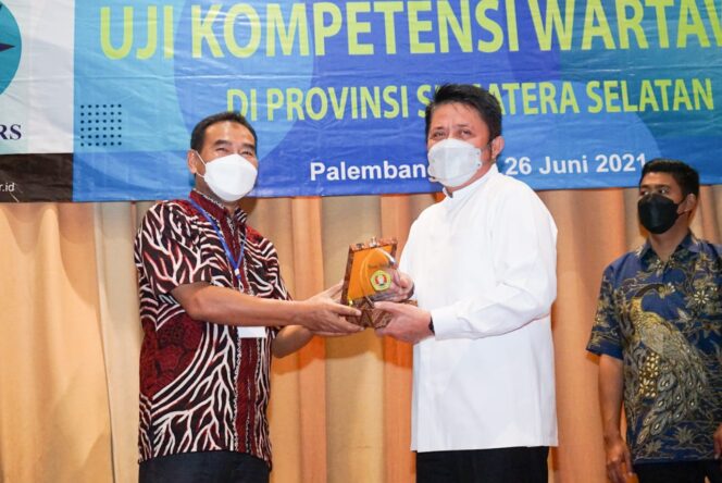 
Herman Deru: Profesi Wartawan Sebagai Pekerjaan Mulia