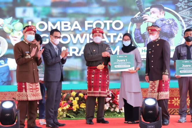 
					Herman Deru: Seni Fotografi  Mesti Penuhi Unsur Etika dan Estetika