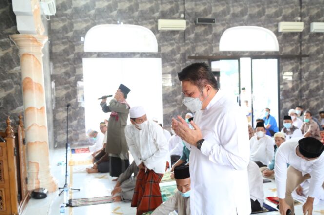 
					Herman Deru Bantu Perkembangan Masjid Al Muhajirin Komplek BSI