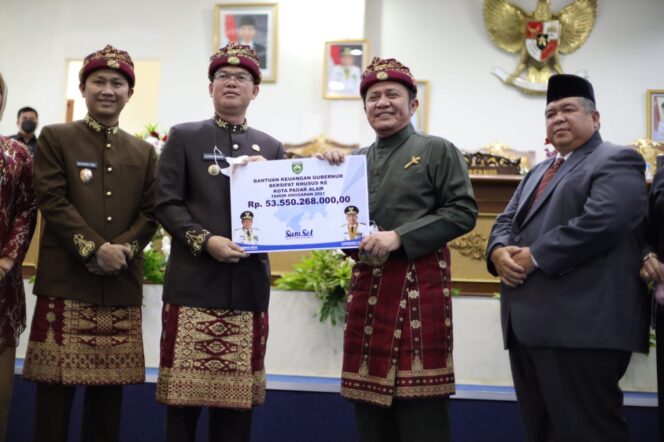 
Herman Deru Apreasi Pagar Alam Getol Jaga Kualitas Lingkungan dan Kearifan Lokal