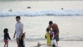 Suasana Wisatawan Saat di Pantai Bali (Dok. Istimewa) 