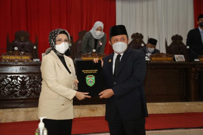 
					Legislatif Ketuk Palu Setujui Dua Raperda Usulan Pemprov Sumsel