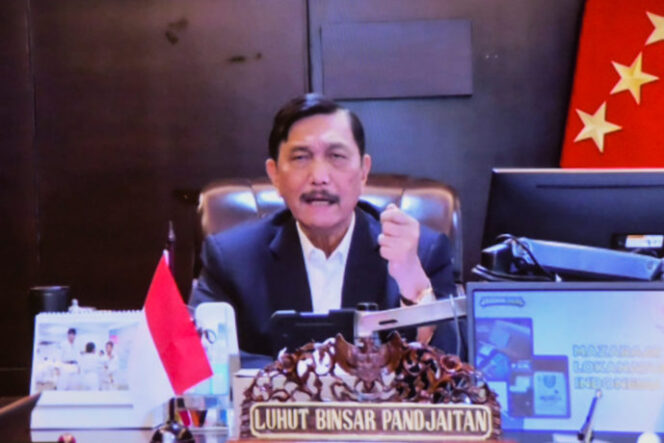 
Landaikan Kurva COVID-19, Luhut: Tekan Mobilitas Hingga 50 Persen