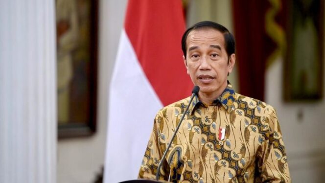 
Jokowi: PPKM Level 4 Dilanjutkan dengan Penyesuaian di Sejumlah Sektor