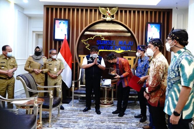 
Herman Deru: Gekraf Harus Jadikan    UMKM Sumsel Lebih Kreatif Pasarkan Produk