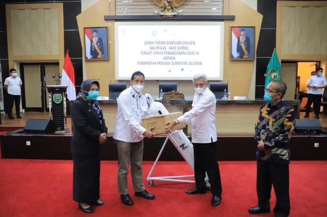 
Pemprov Sumsel Salurkan Tabung Oksigen ke RS Rujukan Covid Bantuan dari SKK Migas
