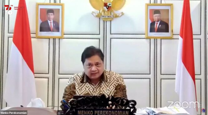
Airlangga: PPKM Luar Jawa-Bali Tekan Penularan COVID-19