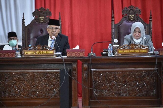 
Mawardi Yahya Sampaikan Jawaban Gubernur Terhadap Pandangan 9 Fraksi