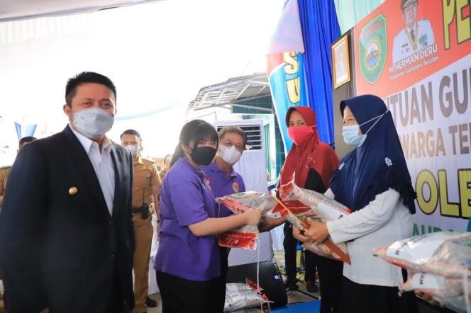 
					46,6 Ton Beras Untuk Masyarakat Tiga Kecamatan di Kota Pelembang