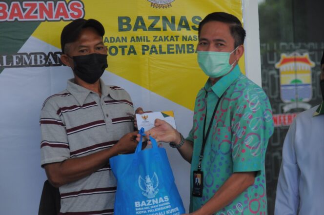 
					Pemkot Palembang Berikan Santunan untuk Penggali Kubur