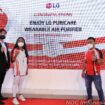 bentuk apresiasi atas prestasi atlet yang sebelumnya mewakili Indonesia berlaga di kancah internasional, PT LG Electronics Indonesia (LG) memberikan LG PuriCare Wearable Air Purifier (Foto : Istimewa)