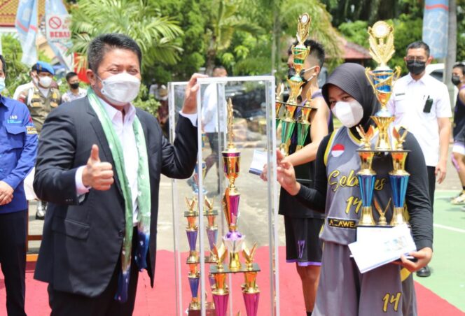 
					Tutup Turnamen Basket Antar Pelajar, Herman Deru Dorong Prestasi Olahraga Basket Sumsel