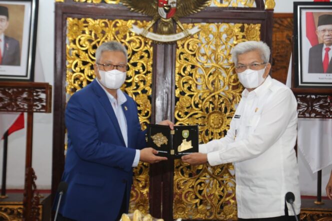 
Lampaui Target Nasional, Komisi II DPR RI Puji Realisasi Perekaman e-KTP di Sumsel