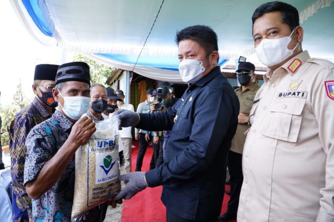 
					DPP PEKNAS Anugrahi Herman Deru Sebagai Tokoh Tani Nasional