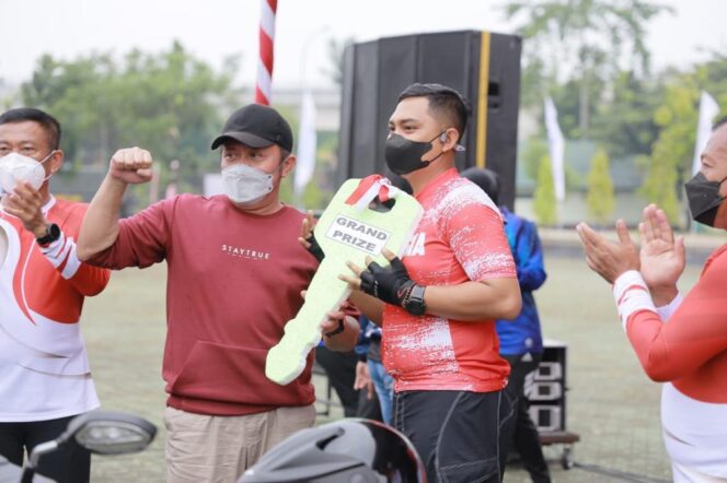 
					Semarakan HUT TNI, Herman Deru Bagikan 4 Unit Sepeda Motor Hadiah Doorprize