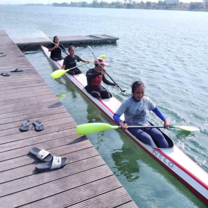 
Tim Dayung Putri Sumsel Masuk Putaran Final PON Papua