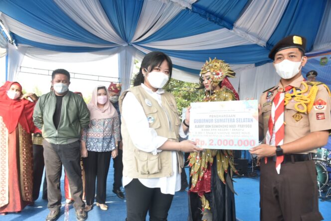 
Herman Deru Terus Motivasi Pelajar SMK Kembangkan Kreatifitas dan Inovasi