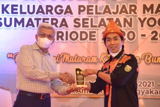 
Wagub Mawardi Yahya Lantik IKPM Sumsel di Yogyakarta