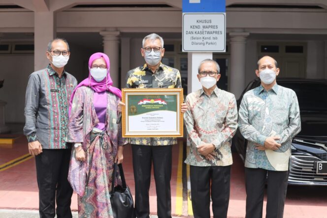 
					Sukses Penuhi Kebutuhan Pangan Nasional, Herman Deru Dianugerahi  Penghargaan  “Abdi Bakti Tani 2021”