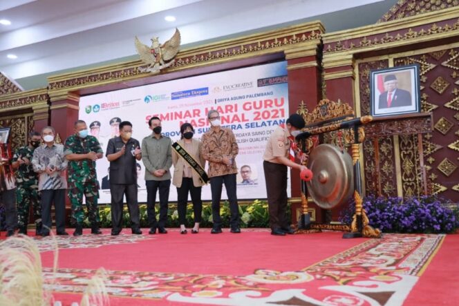 
Herman Deru: Kita Jangan Lupakan Jasa Para Guru