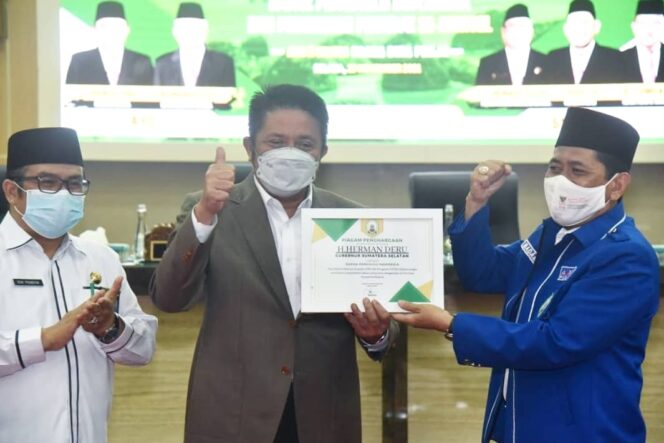 
Program One Day One Innovation Hantarkan Herman Deru Sebagai Nominator Gubernur Ternovatif 2021