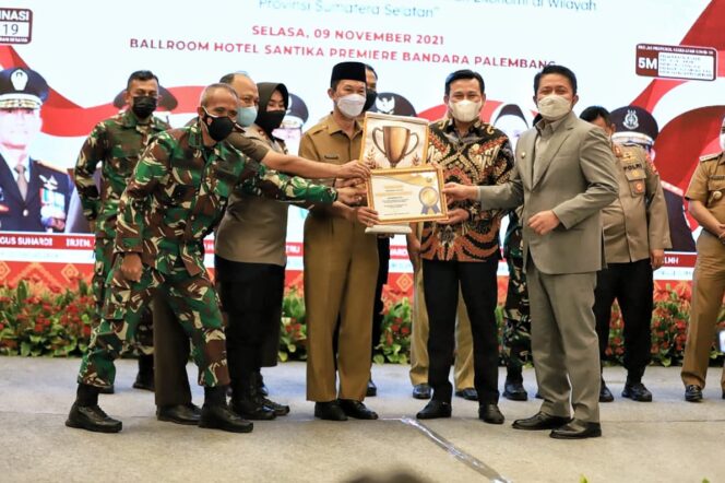 
					Palembang Raih Penghargaan Program Keroyok Vaksin
