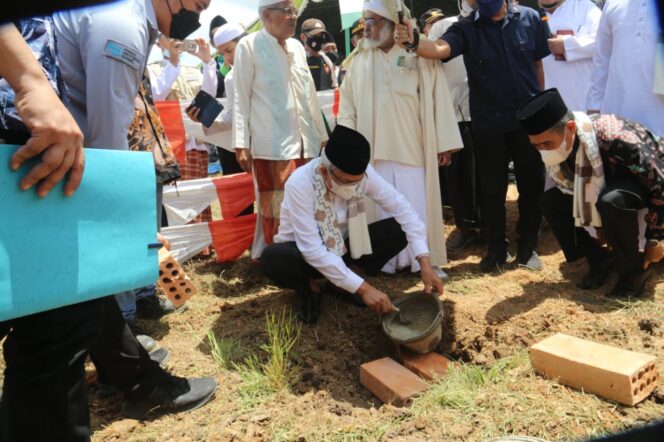 
Mawardi Yahya Letakan Batu Pertama  Masjid Ponpes Irtibatul Muhibbien