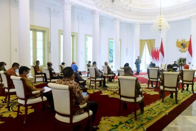 
Presiden Jokowi Dorong Pertamina dan PLN Siapkan Transisi Energi